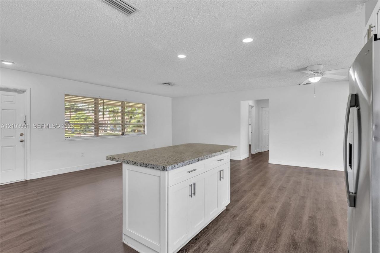 8250 NW 11th Ct , Pembroke Pines, FL 33024 Photo