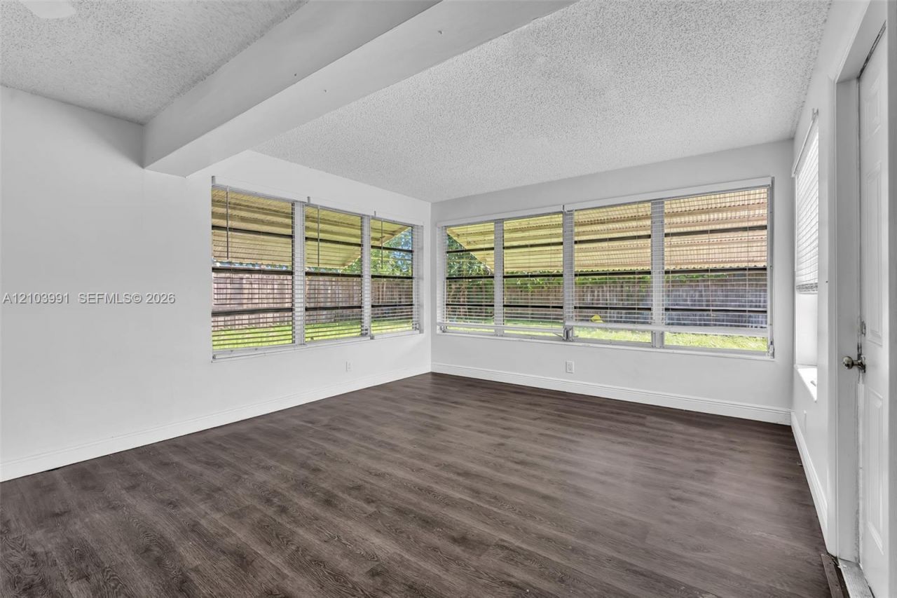 8250 NW 11th Ct , Pembroke Pines, FL 33024 Photo