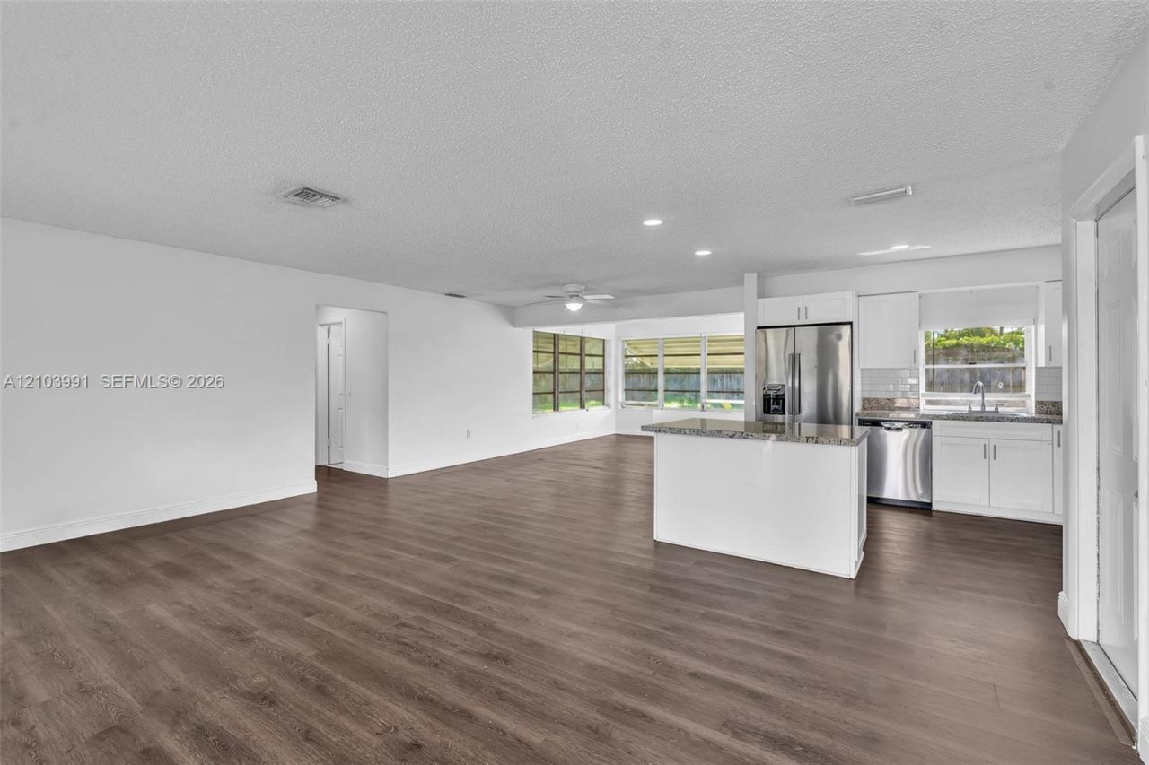 8250 NW 11th Ct , Pembroke Pines, FL 33024 Photo