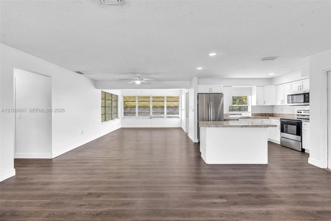 8250 NW 11th Ct , Pembroke Pines, FL 33024 Photo