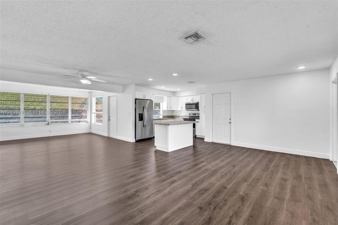 8250 NW 11th Ct , Pembroke Pines, FL 33024 Photo