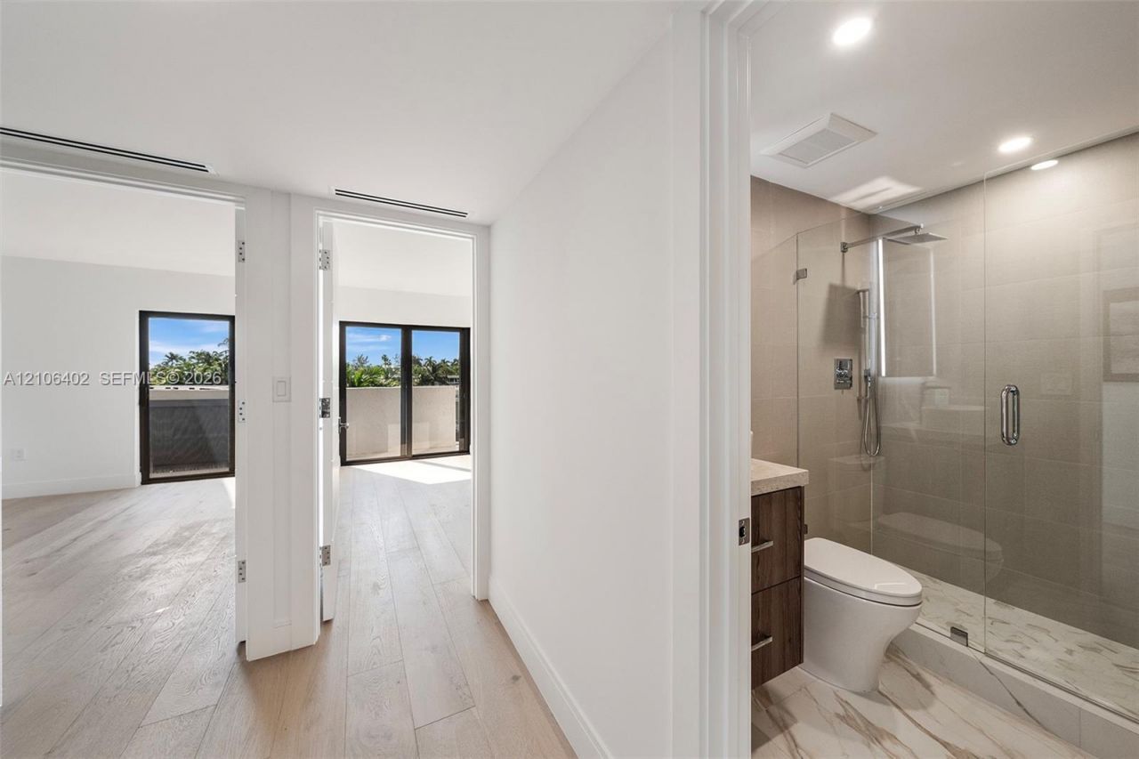 1222 Hillsboro Mile , Unit 24, Hillsboro Beach, FL 33062 Photo