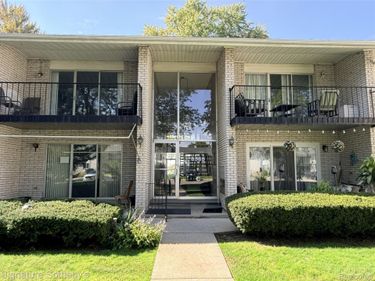 8385 Kennedy Circle, Unit 8, Warren, Mi 48093