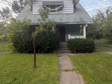 204 White Street , Flint, Mi 48505