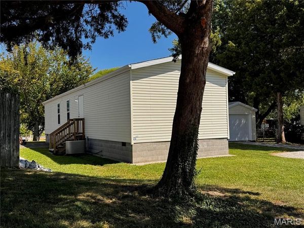 909 Veterans Street, Red Bud, IL 62278