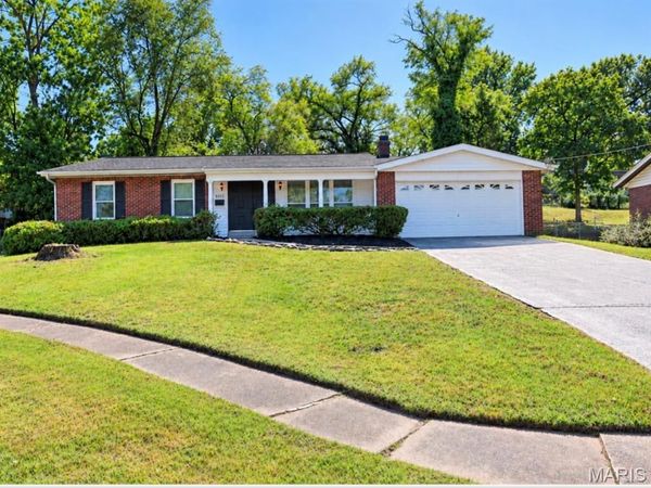 912 Cheri Heights Court, Ferguson, MO 63135