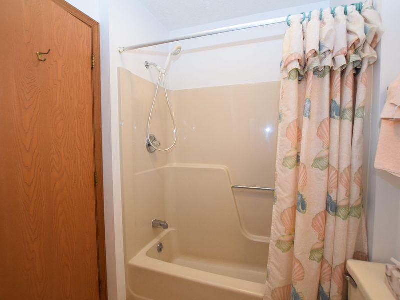 905 Hilltop Drive, Bellefontaine, OH 43311 Photo 12
