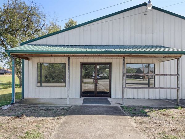 1370 S Dixie Street , Horse Cave, KY 42749