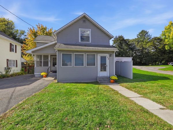 26 Elm St, Greenfield, MA 01301