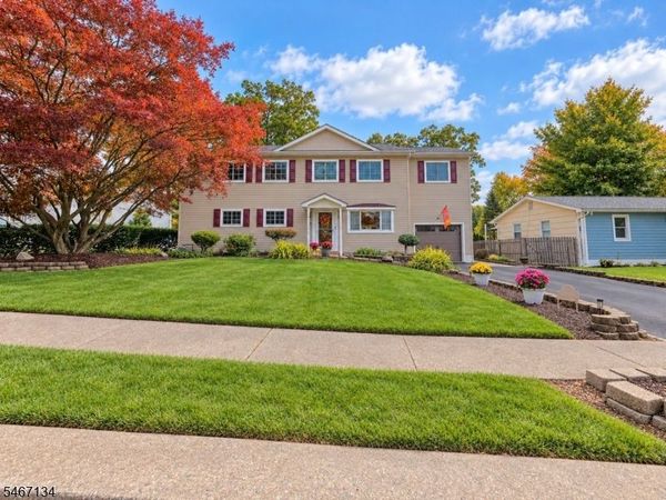 7 Perrelli Ln, Jefferson, NJ 07438