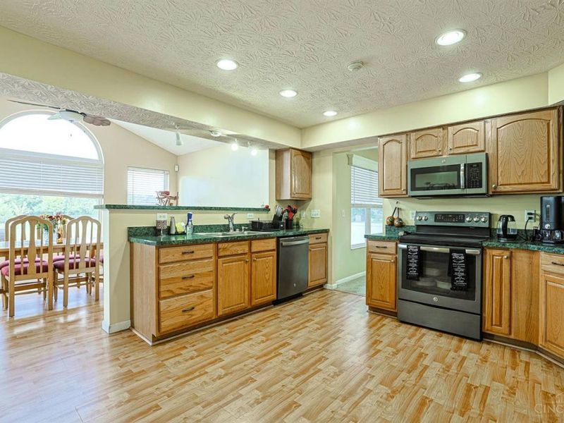 332 Stone Ridge Lane, Monroe, OH 45050 Photo 12