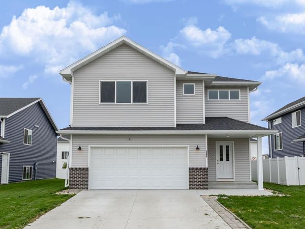 2506 Fulton Loop S, Fargo, ND 58104