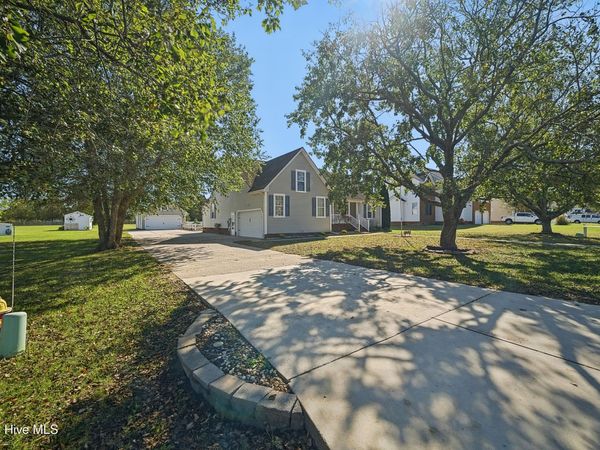 106 Elizabeth Circle, Moyock, NC 27958