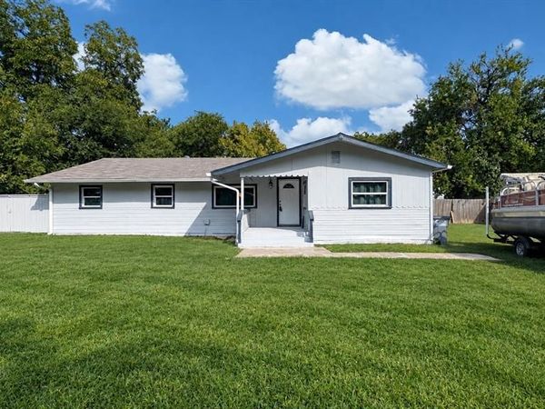 130 Center Street, Nevada, TX 75173
