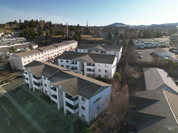 230, 232, 234 Baker St, Moscow, ID 83843