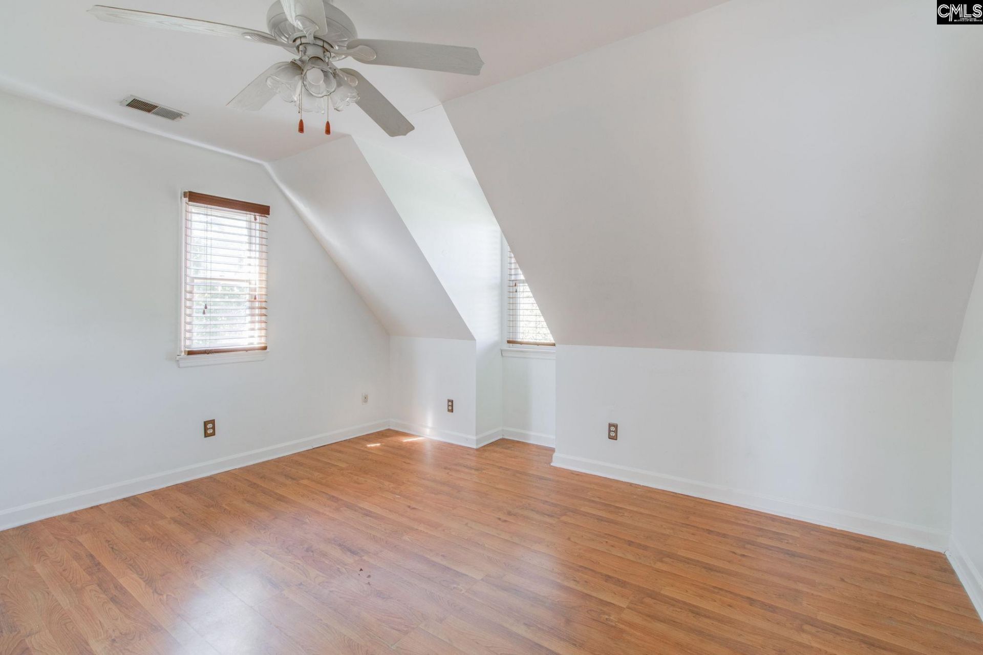 121 Falmouth Rise  Photo 32