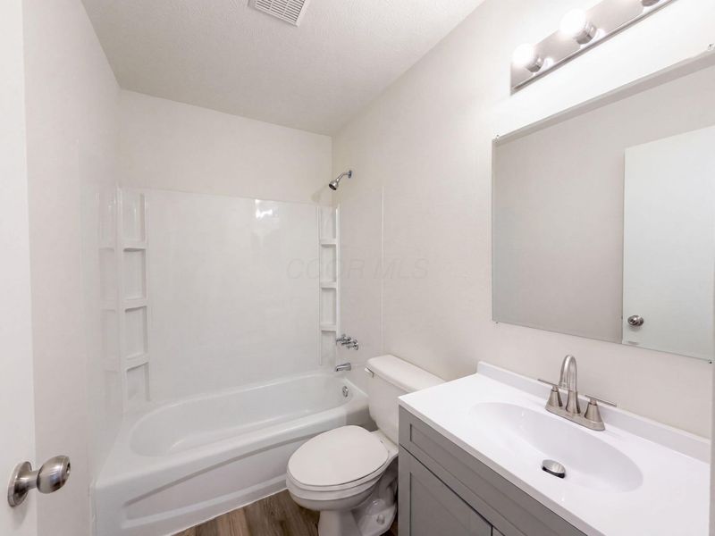 3223 Berkley Pointe Drive , Columbus, OH 43230 Photo 10