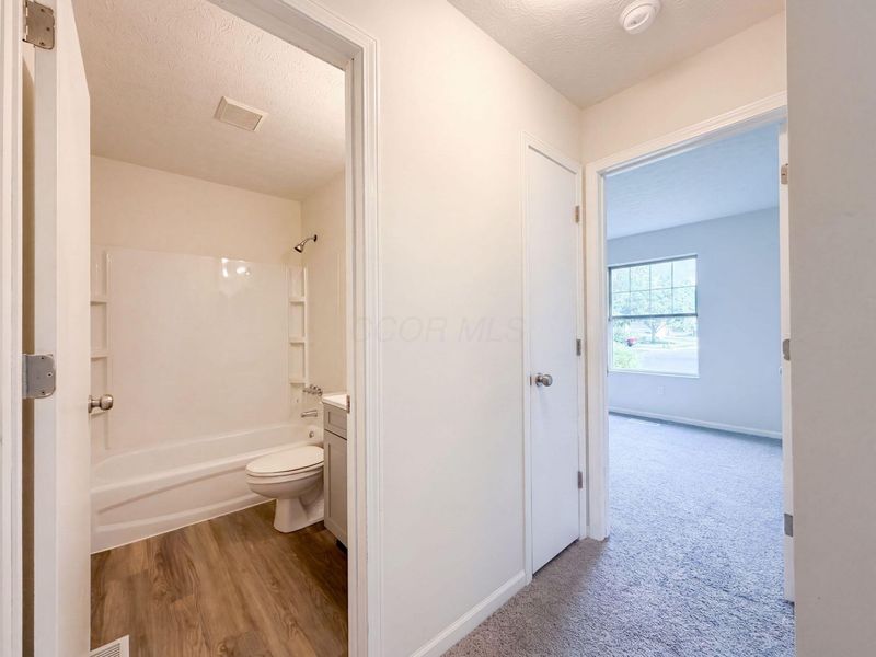 3223 Berkley Pointe Drive , Columbus, OH 43230 Photo 9