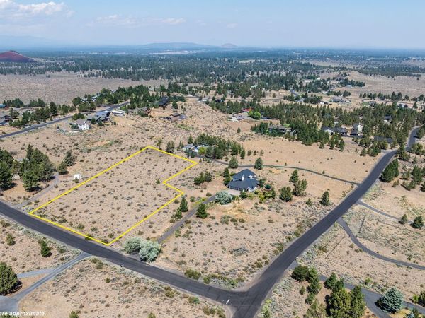 59633 Calgary Loop, Bend, OR 97702