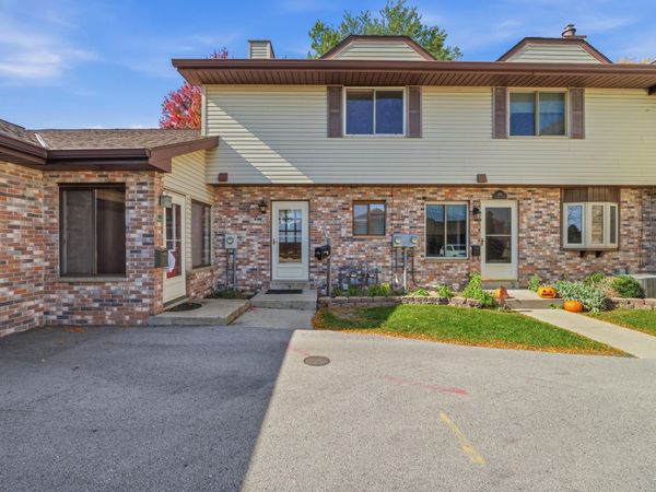 890 Bishop Ct, Fond Du Lac, WI 54935