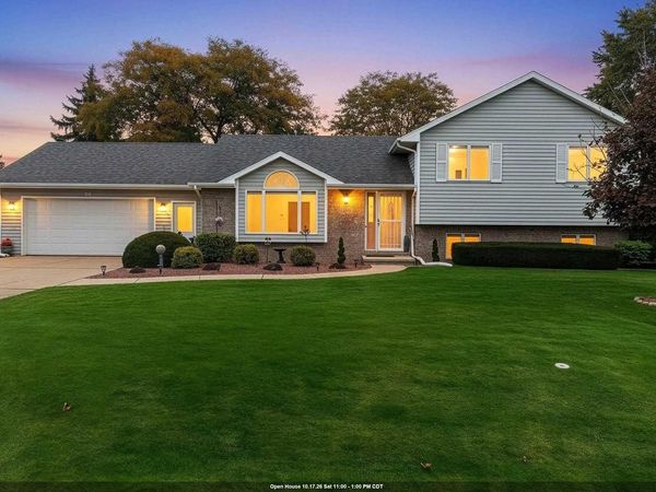 N9653 GINA DRIVE, Appleton, WI 54915
