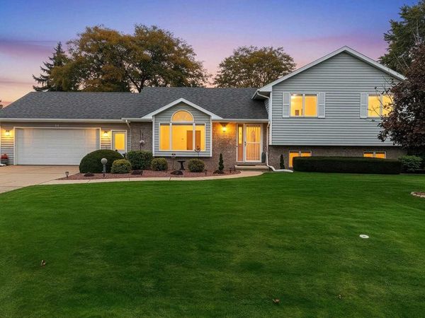 N9653 GINA DRIVE, Appleton, WI 54915