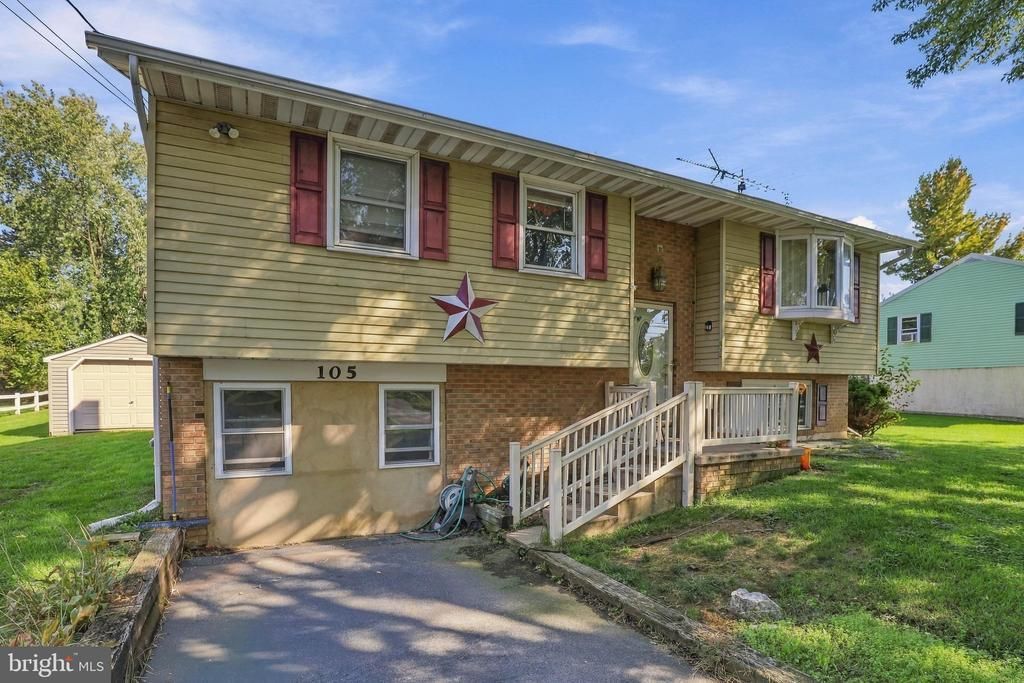 105 Schoeneck Road, Ephrata, PA 17522 Main Photo