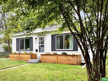 7015 Josephine Street, La Vista, NE 68128