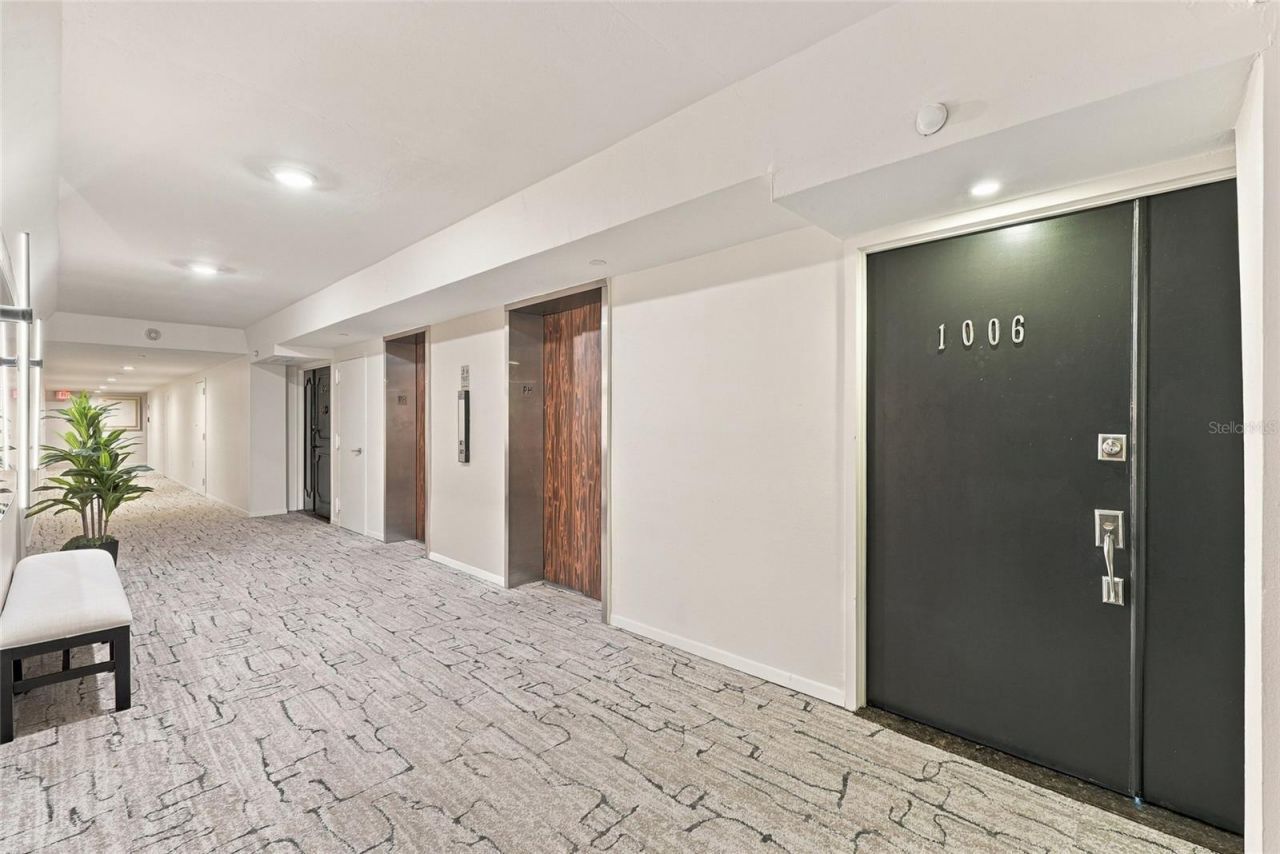 707 S Gulfstream Avenue , Unit 1006, Sarasota, FL 34236 Photo