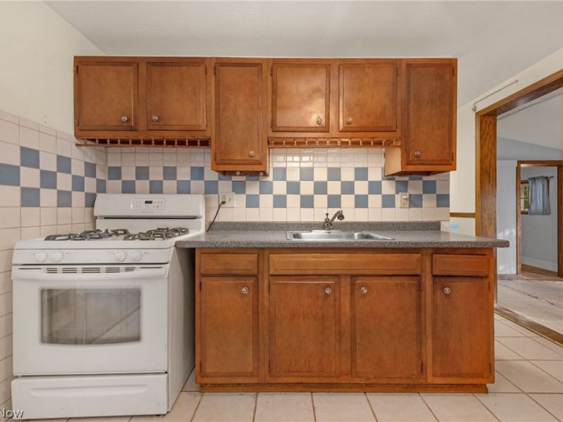 820 Longson Avenue, Elyria, OH 44035 Photo 13