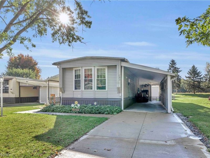 131 Hickory Circle, Elyria, OH 44035 Photo 2