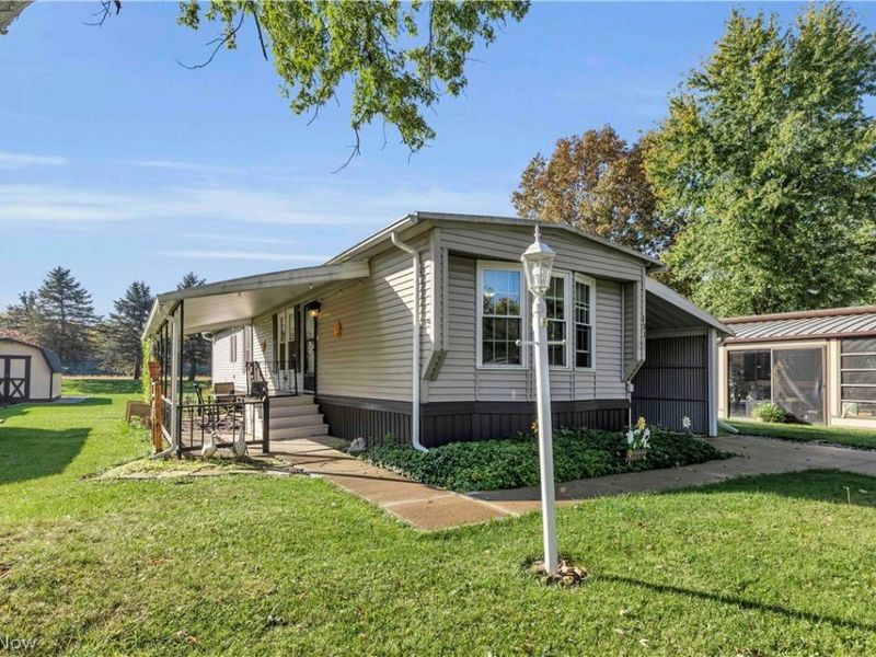 131 Hickory Circle, Elyria, OH 44035 Photo 3