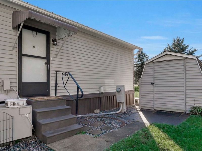 131 Hickory Circle, Elyria, OH 44035 Photo 4