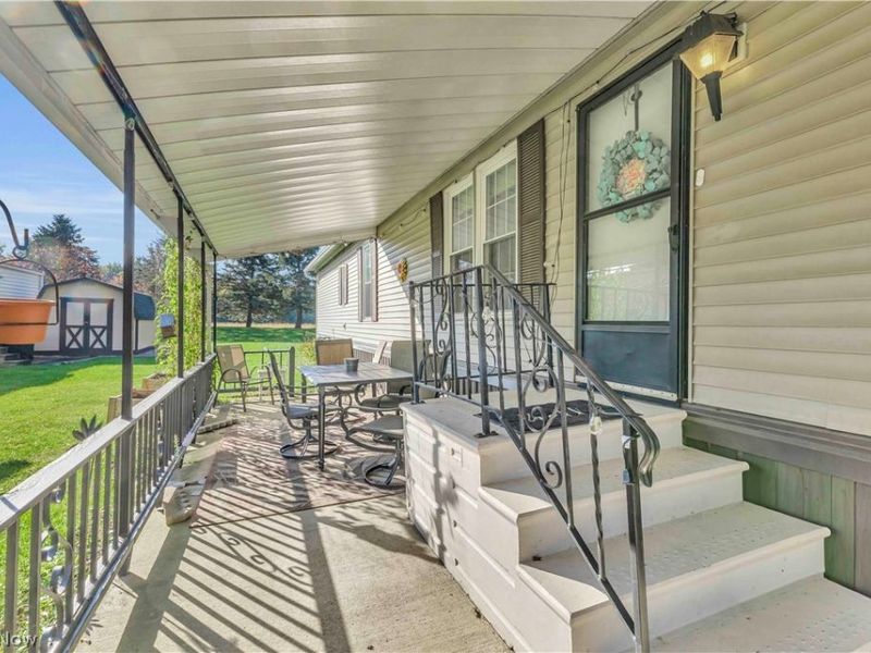 131 Hickory Circle, Elyria, OH 44035 Photo 5