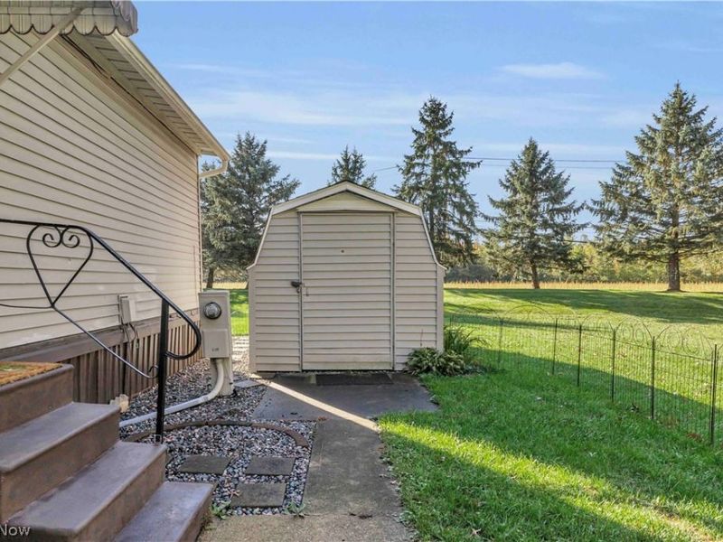 131 Hickory Circle, Elyria, OH 44035 Photo 7