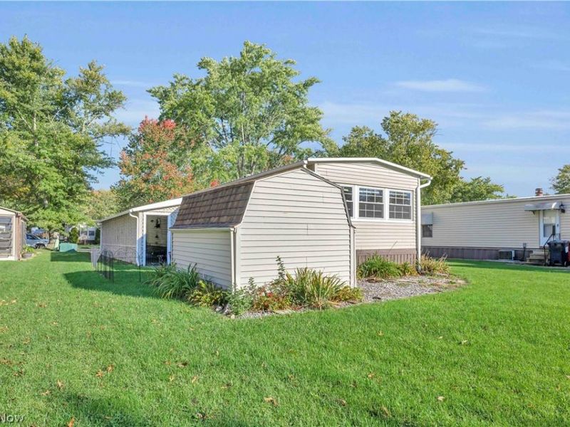 131 Hickory Circle, Elyria, OH 44035 Photo 9