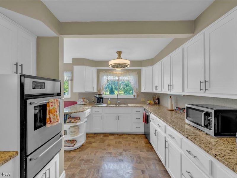 2950 Hillside Road, Seven Hills, OH 44131 Photo 3