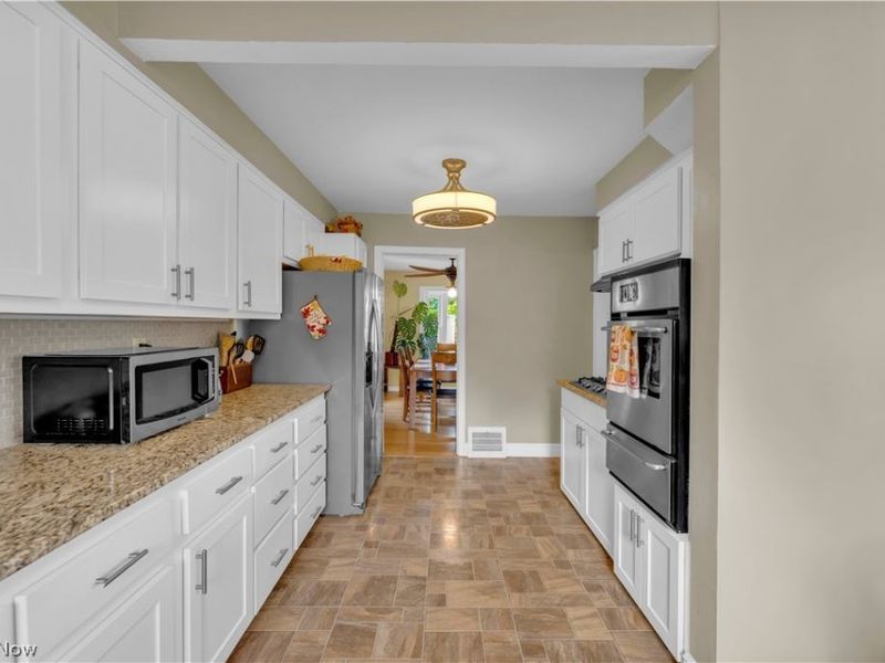 2950 Hillside Road, Seven Hills, OH 44131 Photo 4