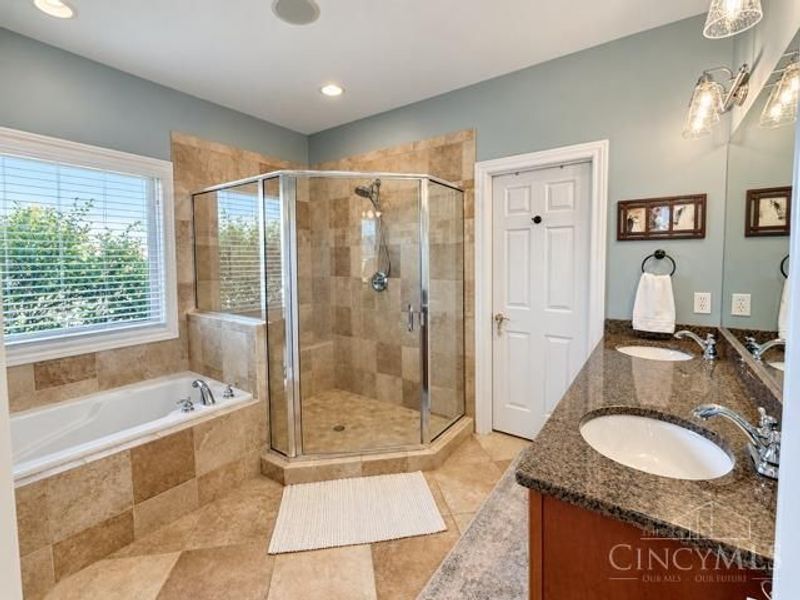 3889 Hickory Hollow Drive, Ross Township, OH 45013 Photo 11