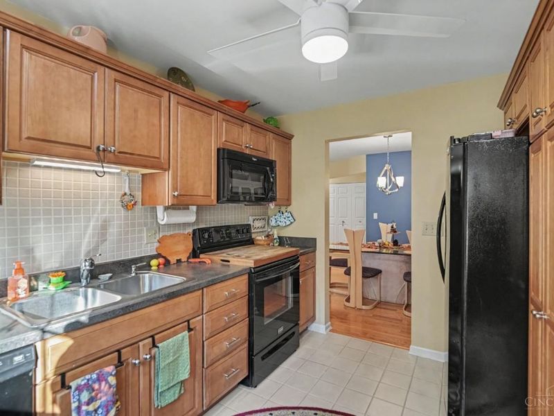 5171 Carriage Hill, Green Township, OH 45248 Photo 9
