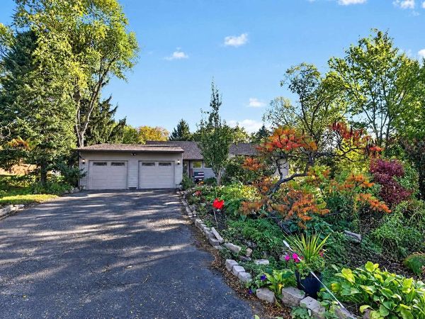 1426 RAVENOAKS Trail, Oregon, WI 53575