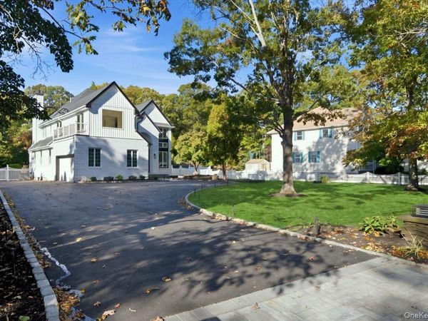 21 Hart Place, Unit B, Dix Hills, NY 11746