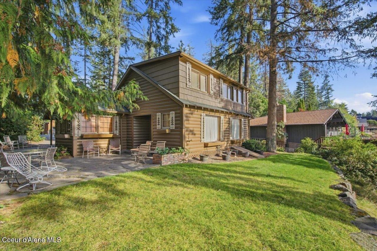 10716 N Lakeview Dr, Hayden Lake, ID 83835 Main Photo