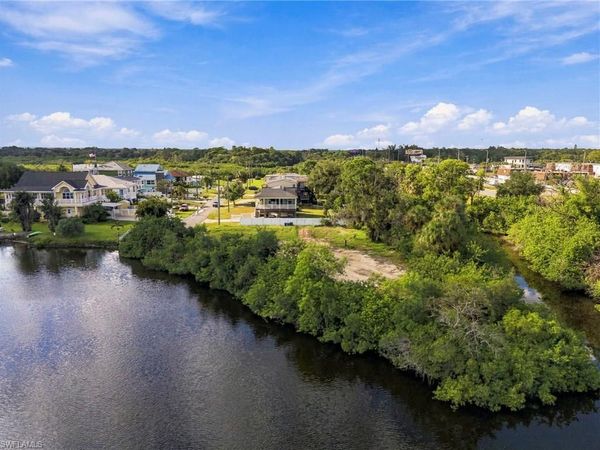 9101 Brunswick LN , TAMPA, FL 33615