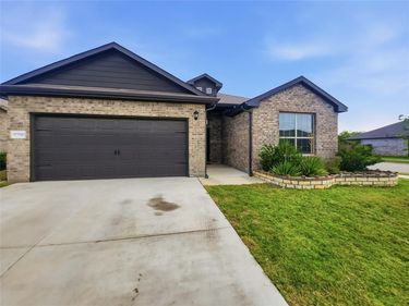 8500 Berry Crest Street, Fort Worth, TX 76179