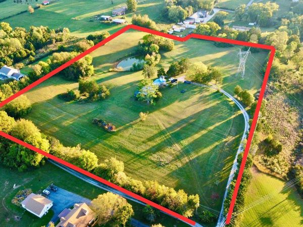 916 W Copeland Drive, Powell, TN 37849