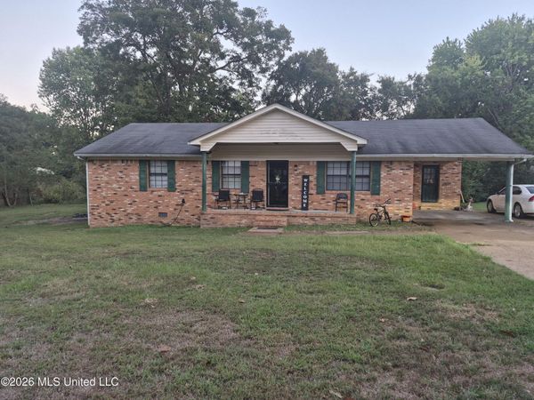 317 Ridgetop Drive, Senatobia, MS 38668