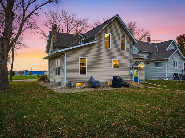 651 2nd Street S, Winsted, MN 55395