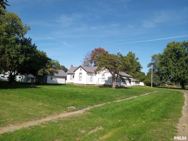 932 N ELM Street, Lewistown, IL 61542