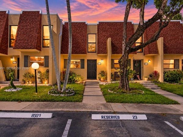 8979 Palm Tree Ln , Unit 8979, Pembroke Pines, FL 33024